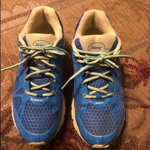 Ladies Size 8